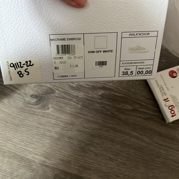 New in box DIOR lace sneakers . Pretty and luxurious - Picture 3 of 6